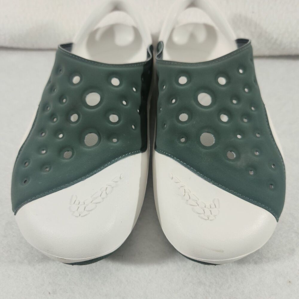 Nike Aqua Swoosh Sandal Vintage Green Sail Barely Volt Size 4Y